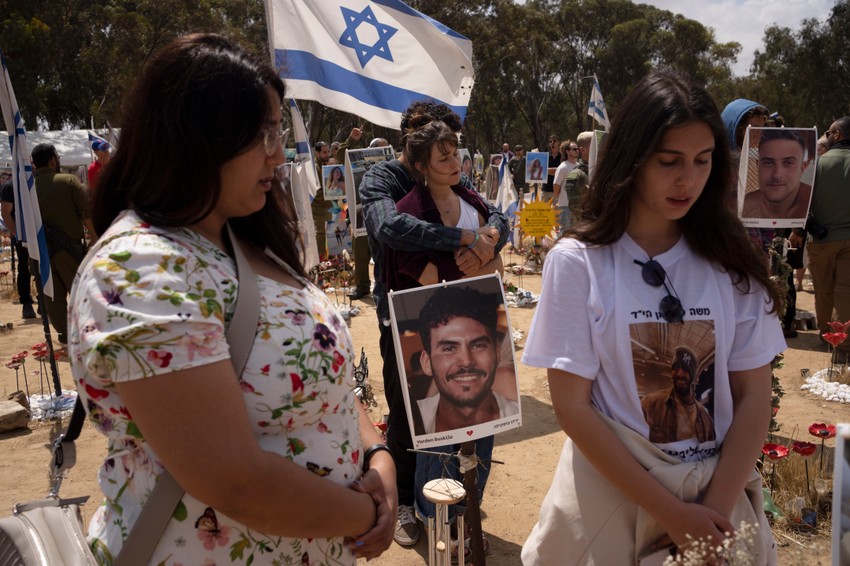 Dan sećanja u Izraelu na mestu održavanja festivala Nova gde je došlo do napada Hamasa 7. oktobra, kod kibuca Reim 13. maja