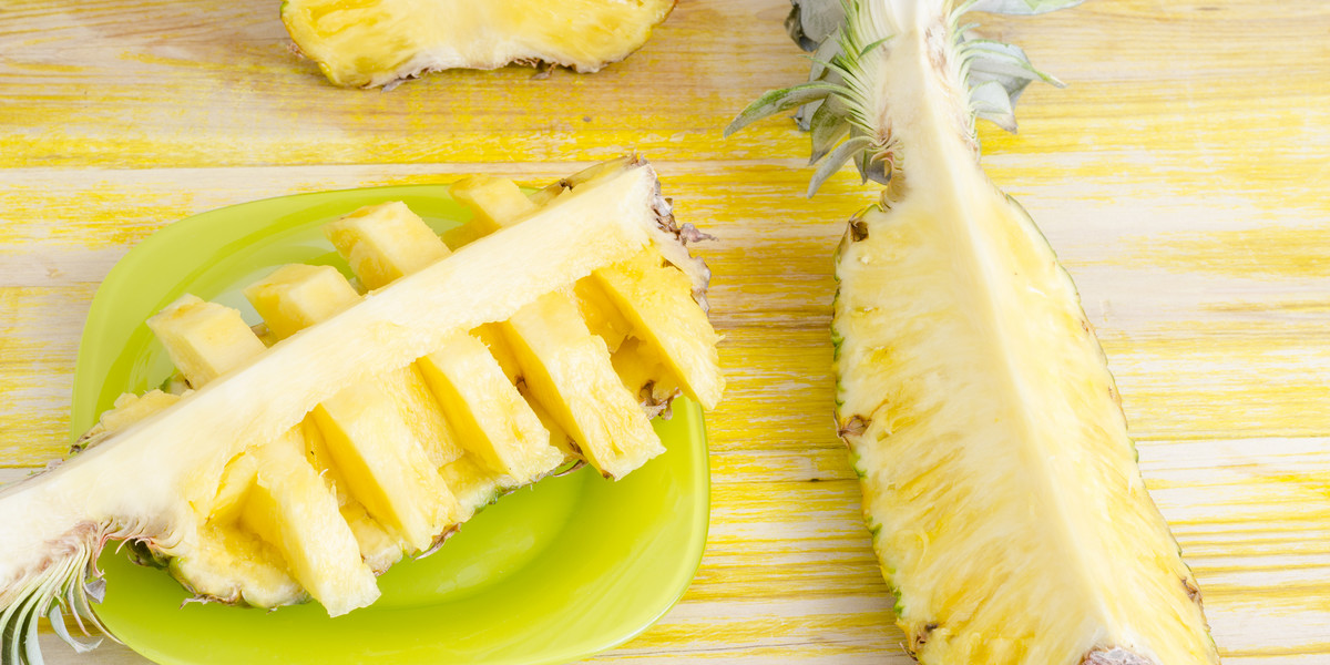 Ananasy jedzone na surowo są najzdrowsze.
