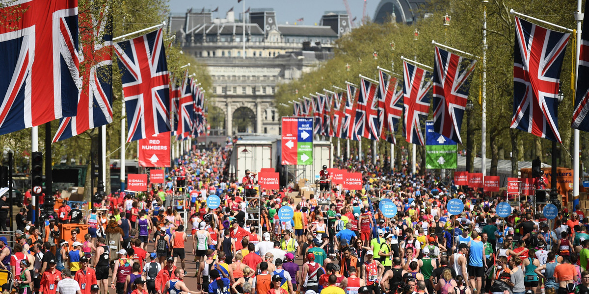 Bezdomny Polak zdobył medal w londyńskim maratonie. Prawda okazała się szokująca