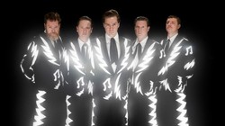 The Hives o śmierci, czyli gitarami w nich. "The Death of Randy Fitzsimmons" [RECENZJA]