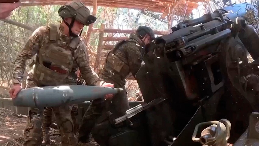 Ruska vojska puca na ukrajinske položaje na nepoznatoj lokaciji u Hersonu 20. avgusta