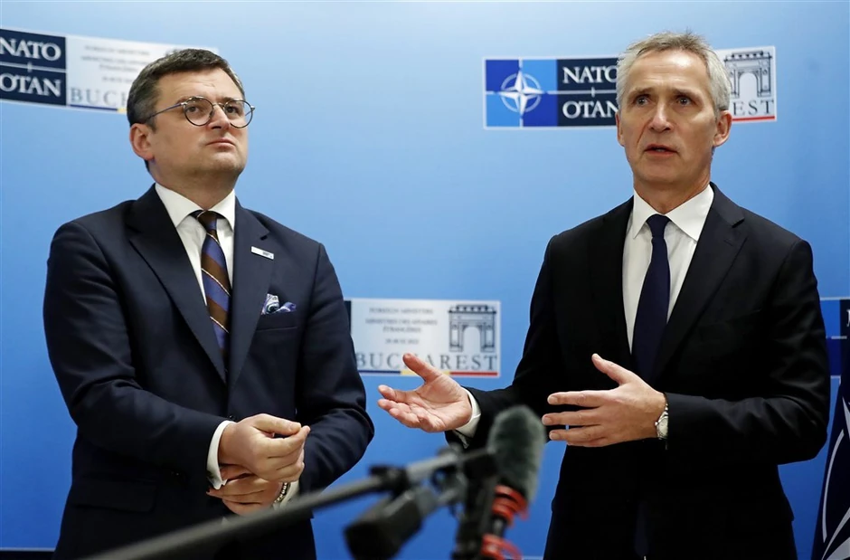 Dmitro Kuleba i Jens Stoltenberg