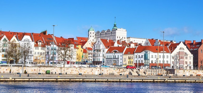 Szczecin. Jak dojechać na cmentarz? Parkingi, objazdy, zamknięte ulice i komunikacja miejska