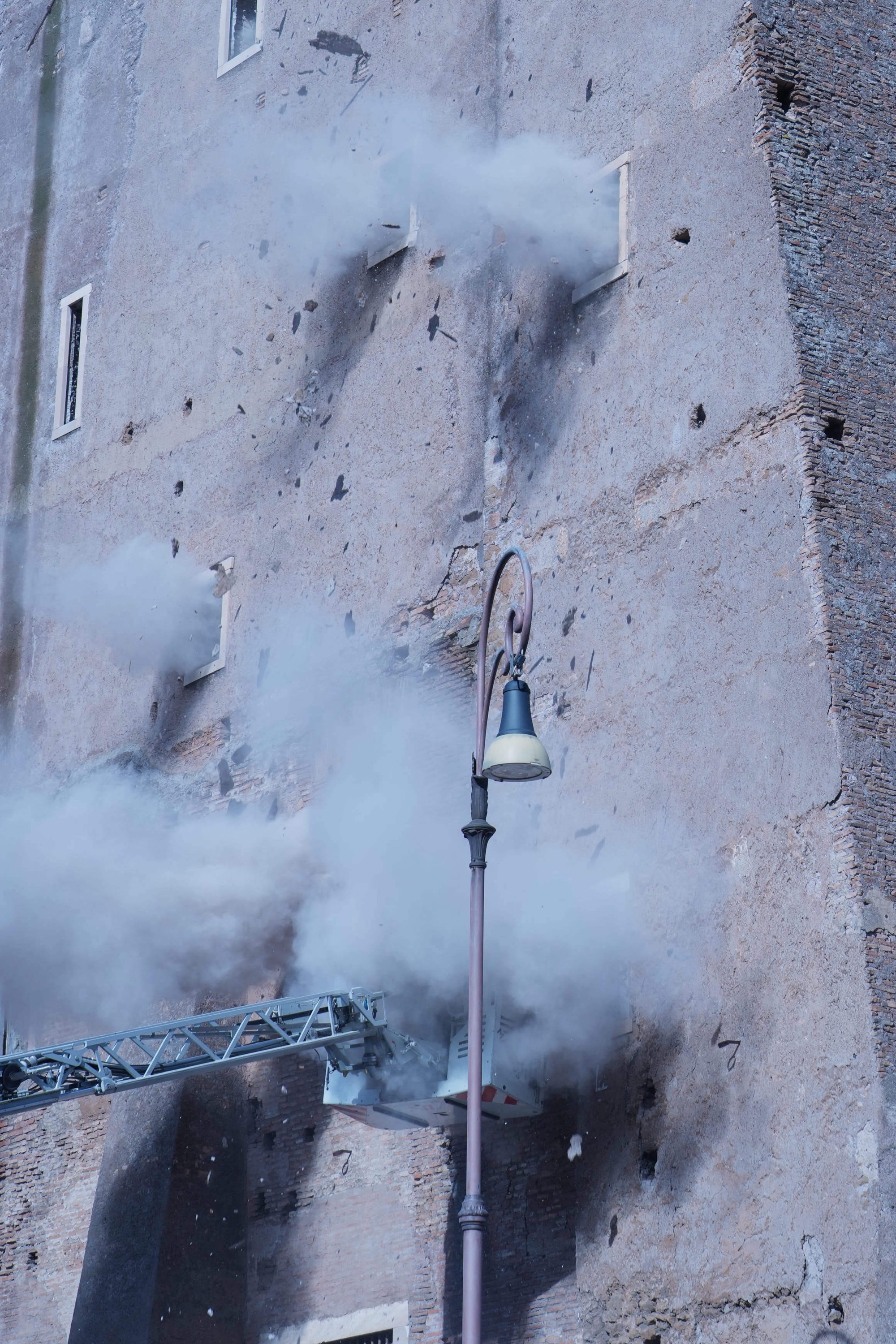 V Ríme sa počas renovačných prác zrútila stredoveká veža Torre dei Conti.