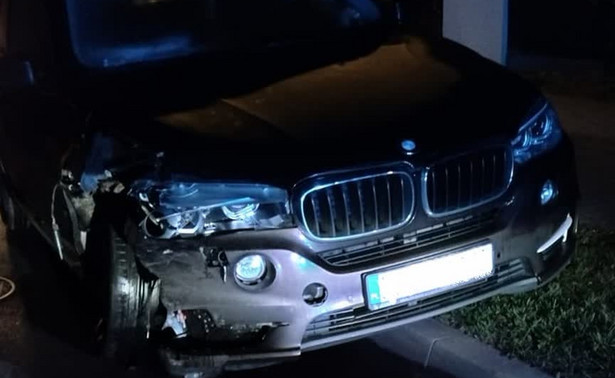 Pijana kobieta w BMW uderzyła w zaparkowany pojazd