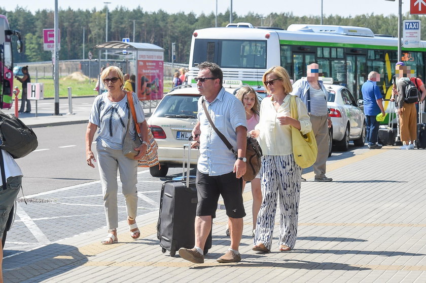 Zbigniew Zamachowski odbiera rodzinę z lotniska