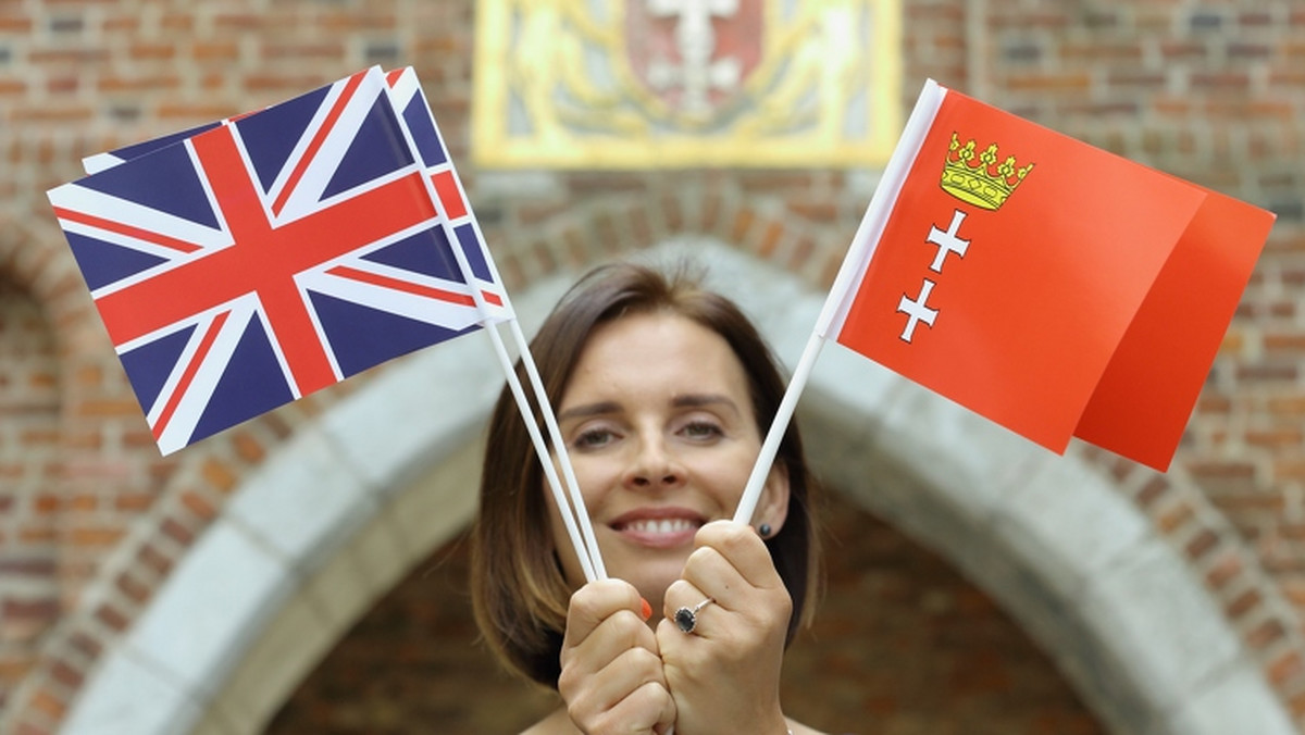 Z okazji dzisiejszej wizyty księżnej Kate i księcia Williama miasto ma do rozdania trzy tysiące chorągiewek z flagą brytyjską i trzy tysiące chorągiewek z herbem Gdańska. - To nie pierwszy raz, kiedy urzędnicy "zapominają" o polskich flagach – komentuje jeden z radnych PiS. W ostrych słowach odpowiadają mu przedstawiciele magistratu.