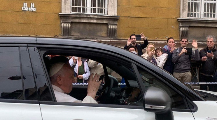 A pápa távozása / Fotó: Zeller Márton