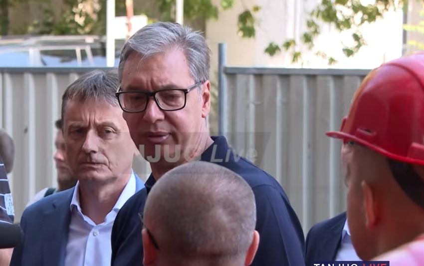 Aleksandar Vučić u obilasku radova na Tiršovoj 2