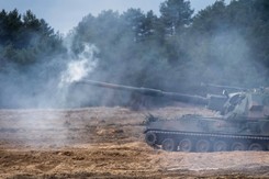 Polskie Kraby w akcji. Gen. Załużny chwali się nagraniem, w tle 'Deszcze niespokojne'