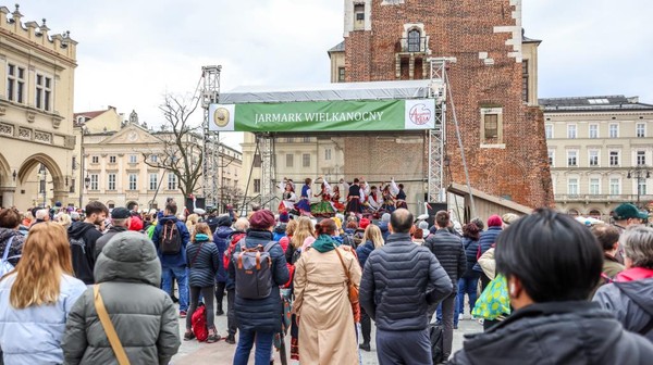 Na tegorocznym jarmarku, którego organizatorem jest Krakowska Kongregacja Kupiecka, prezentować się będą także wystawcy z zagranicy, m.in. z Litwy, Ukrainy, Słowacji i Węgier.