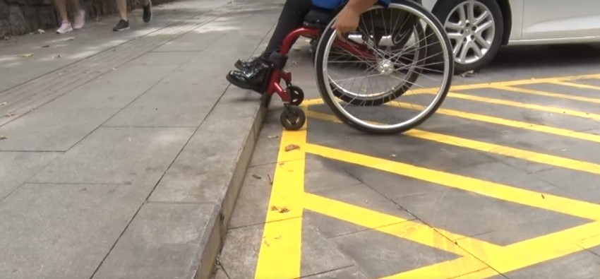 .Uglavnom ivičnjaci nisu oboreni