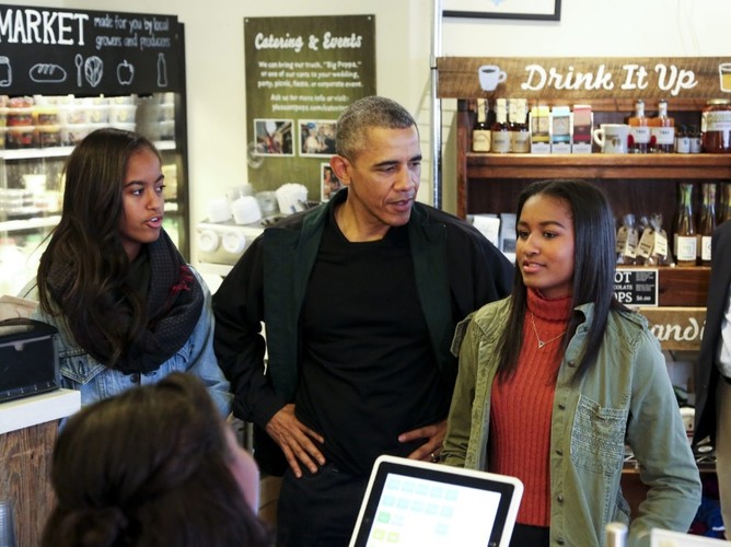 Barack Obama z córkami Malią (po lewej) i Sashą