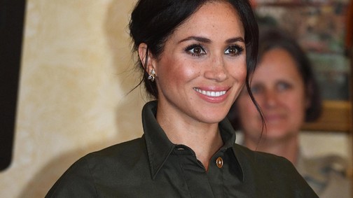 Meghan Markle két testhez simuló ruhában is megmutatta kerekedő pocakját