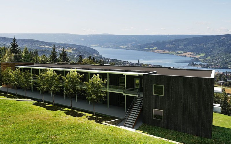 Dwa budynki, trzy kondygnacje, modułowa konstrukcja. W sumie 41 mieszkań - z pięknym widok na fiord. Do tego minimalistyczna architektura, która nie ingeruje w krajobraz. Tak budują norwescy deweloperzy, którzy – jak się okazuje - chętnie współpracują z Unibepem. Polska spółka zrealizowała już w Norwegii ponad 30 podobnych projektów.