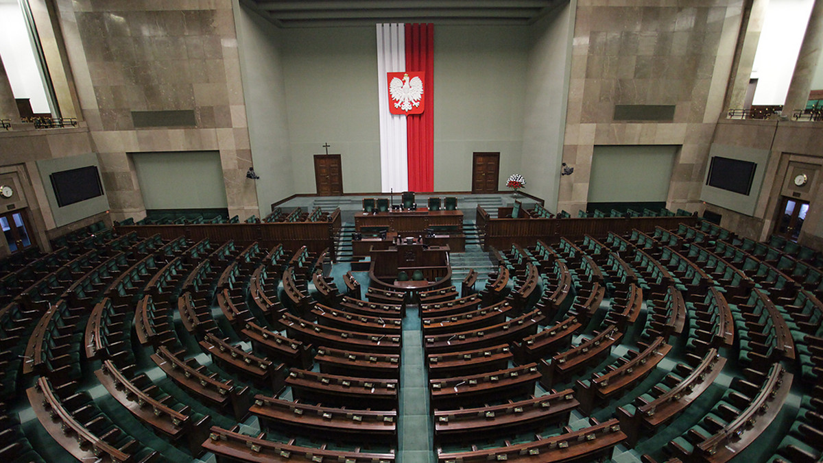 Posłowie opowiedzieli się dzisiaj za skierowaniem do dalszych prac dwóch projektów dot. zmian w Centralnym Biurze Śledczym - rządowego i autorstwa PiS. Podczas ubiegłotygodniowego posiedzenia Sejmu za odrzuceniem obu projektów opowiedziała się Solidarna Polska.