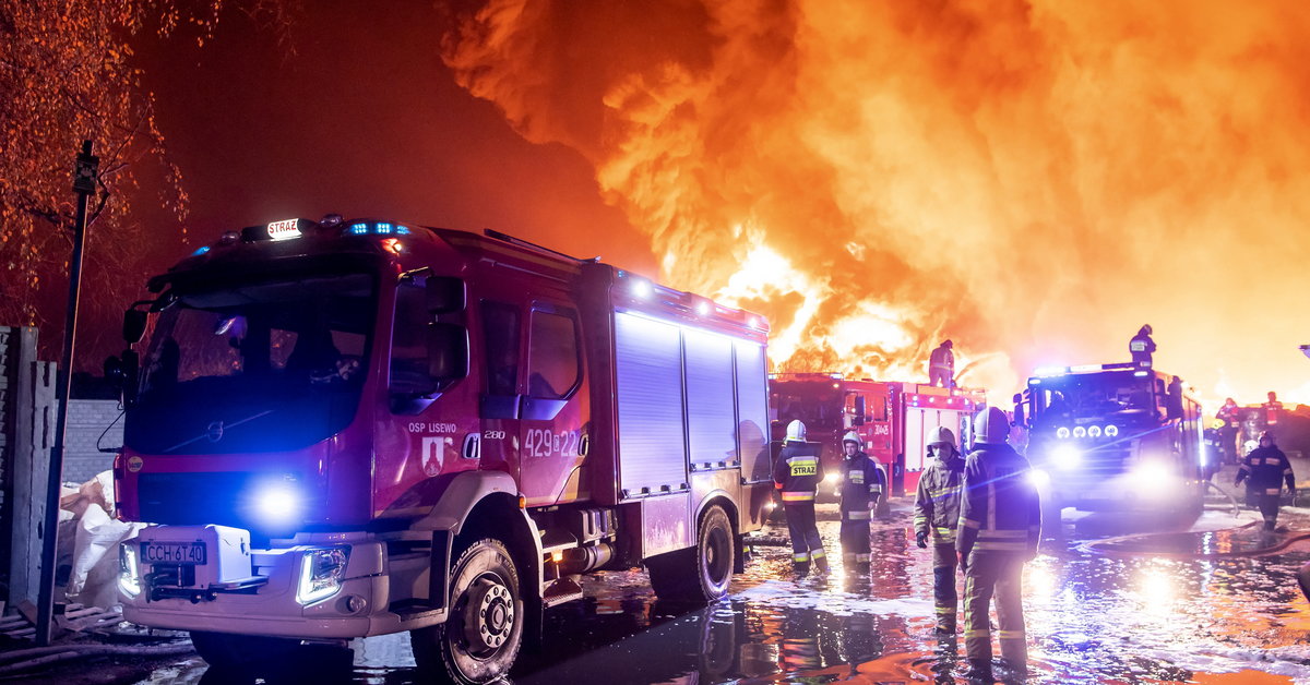 Raciniewo: wielki pożar na wysypisku opon koło Bydgoszczy