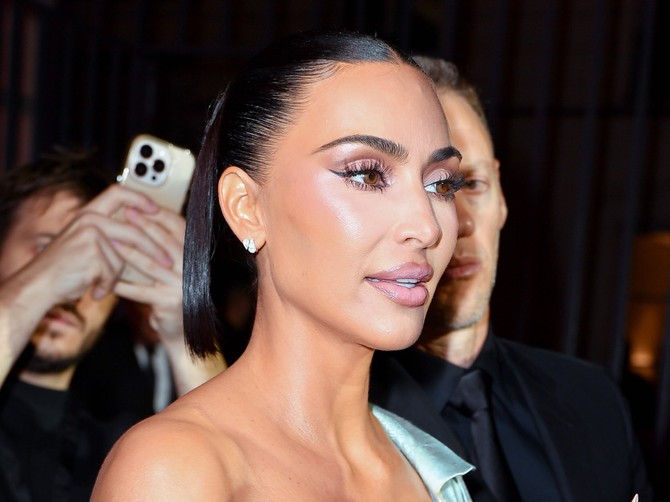 Kim Kardašijan proslavila 45. rođendan u stilu grčke boginje, a haljina je šok