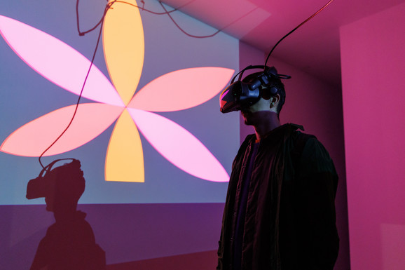 Uranjanje u svet virtuelne realnosti: Otvorena izložba Ane Knežević u Beogradu