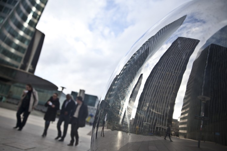 Najbogatszy człowiek w Indiach zakupił nieruchomość o wartości 1 mld dol. Budynek posiada 27 pięter, 6-piętrowy parking oraz kino.