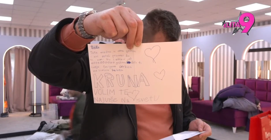 Janjuš pronašao skrivenu poruku u kesi, kad je video ko mu je pisao slomio se