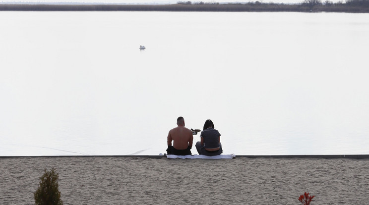 Tolvajok keserítik meg a strandolók életét a Velencei tónál