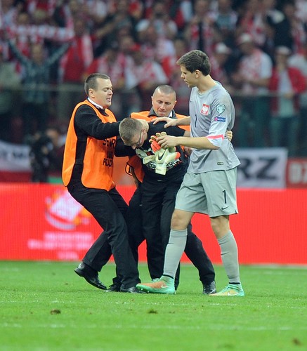 Szczęsny nie tylko zatrzymał Niemców. Ratował też kibica przed ochroniarzami