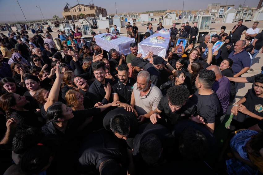 Sahrana žrtava požara na svadbi u Iraku 29. septembra u Hamdaniji