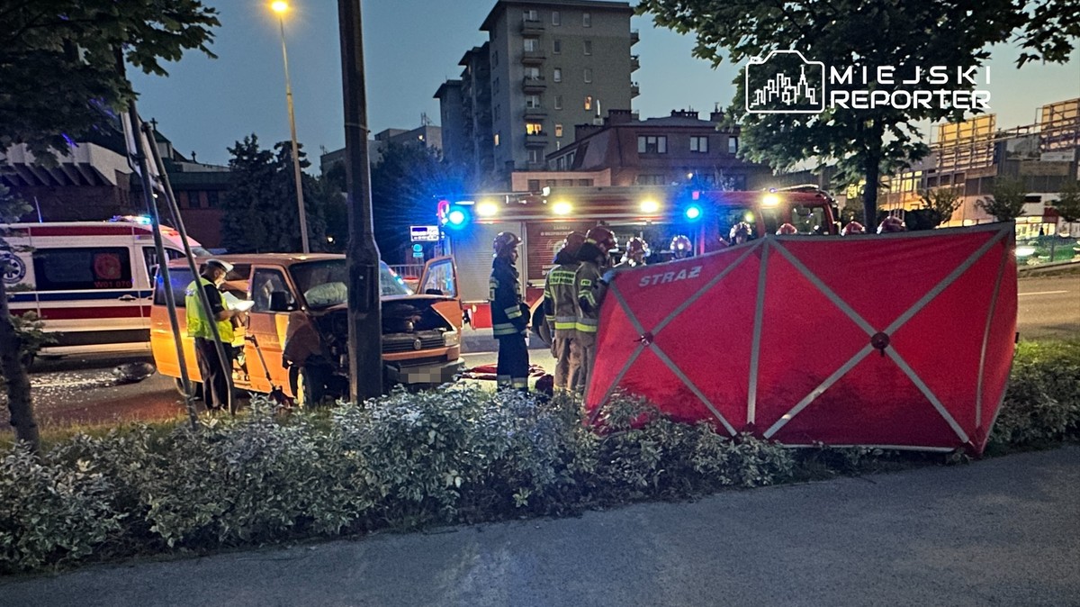 Kierowca busa zasłabł i uderzył w latarnię. Przekazano tragiczną informację