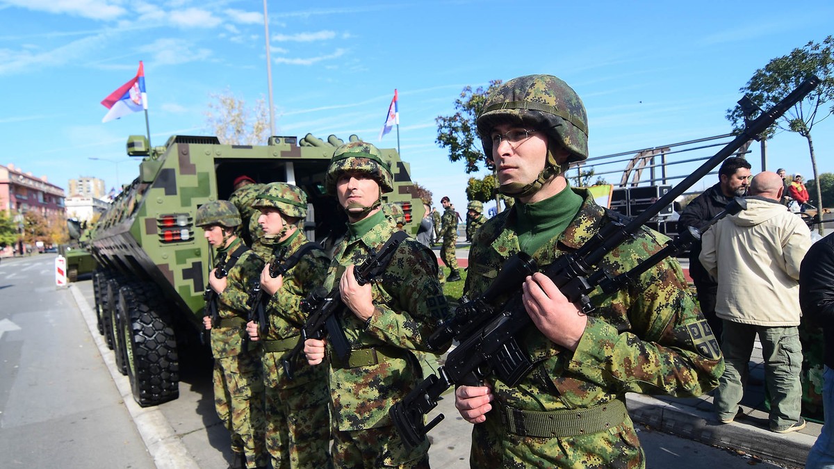 Novi Sad 1209 Generalna proba vojne parade vojska vojnici defile vozila  foto Nenad Mihajlovic