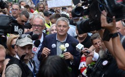 Nagroda dla policjanta, który wyniósł Frasyniuka. Awansował o dwa stopnie