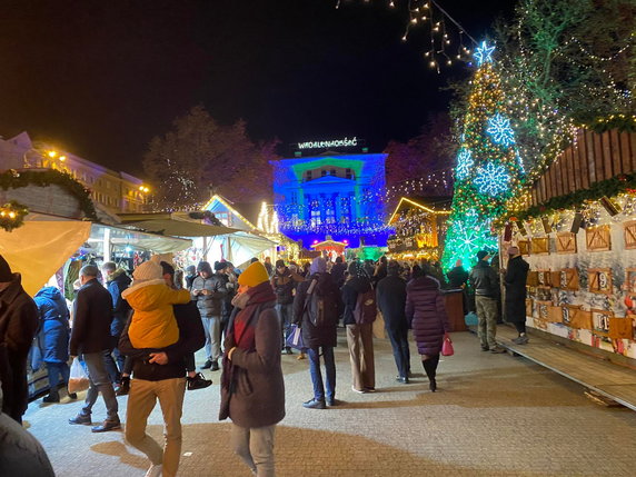 uroczyste rozświetlenie choinki na Placu Wolności w Poznaniu fot. Codzienny Poznań