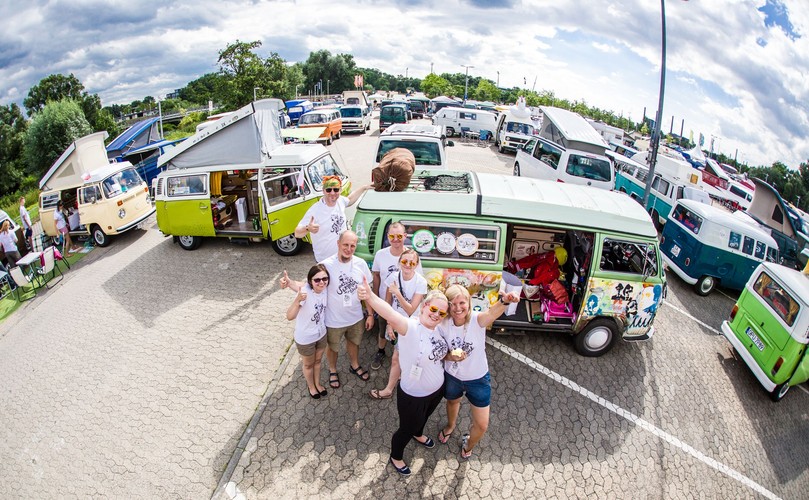 Polscy fani volkswagena T na Bulli Summer Festival w Wolfsburgu
