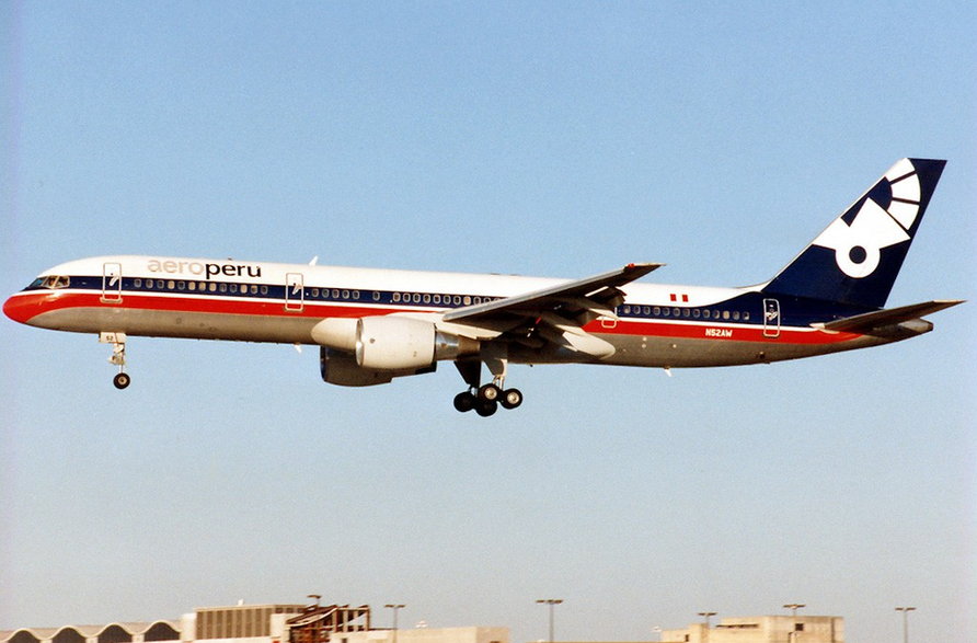 Boeing 757, który uległ katastrofie (nr. rej. N52AW). Zdjęcie wykonano na lotnisku w Miami w styczniu 1996 roku.