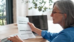 70 lat: dyskryminacja czy zabezpieczenie w umowach medycznych? UOKiK zajmuje się sprawą