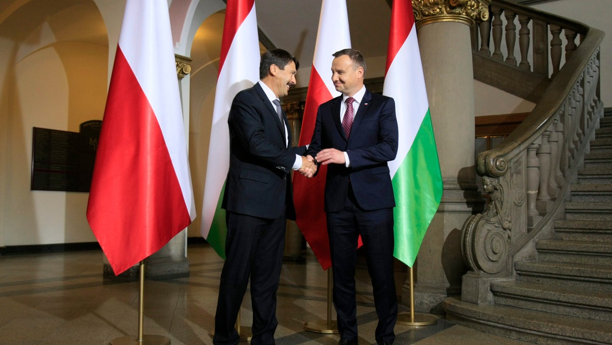 Prezydenci Polski Andrzej Duda i Węgier Janos Ader spotkają się pod koniec marca w Piotrkowie Trybunalskim. Wezmą udział w uroczystościach związanych z Dniami Przyjaźni Polsko-Węgierskiej. W programie wizyty zaplanowano m.in. rozmowy głów państw.