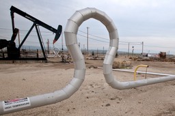 Ropa: Kuwejt zmniejsza produkcję, ale w USA coraz więcej odwiertów