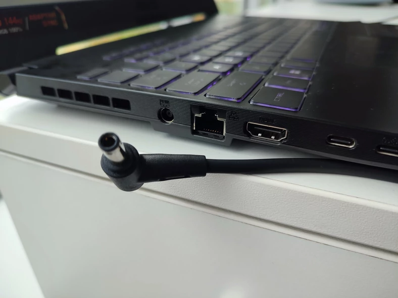 Nie wszystkie nowe laptopy mają dołączoną do zestawu zasilacz obsługujący USB-C