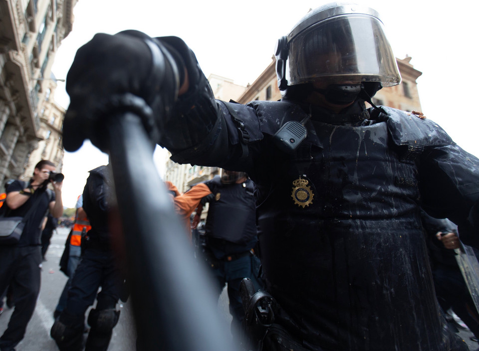 Protest i starcia z policją na ulicach Barcelony