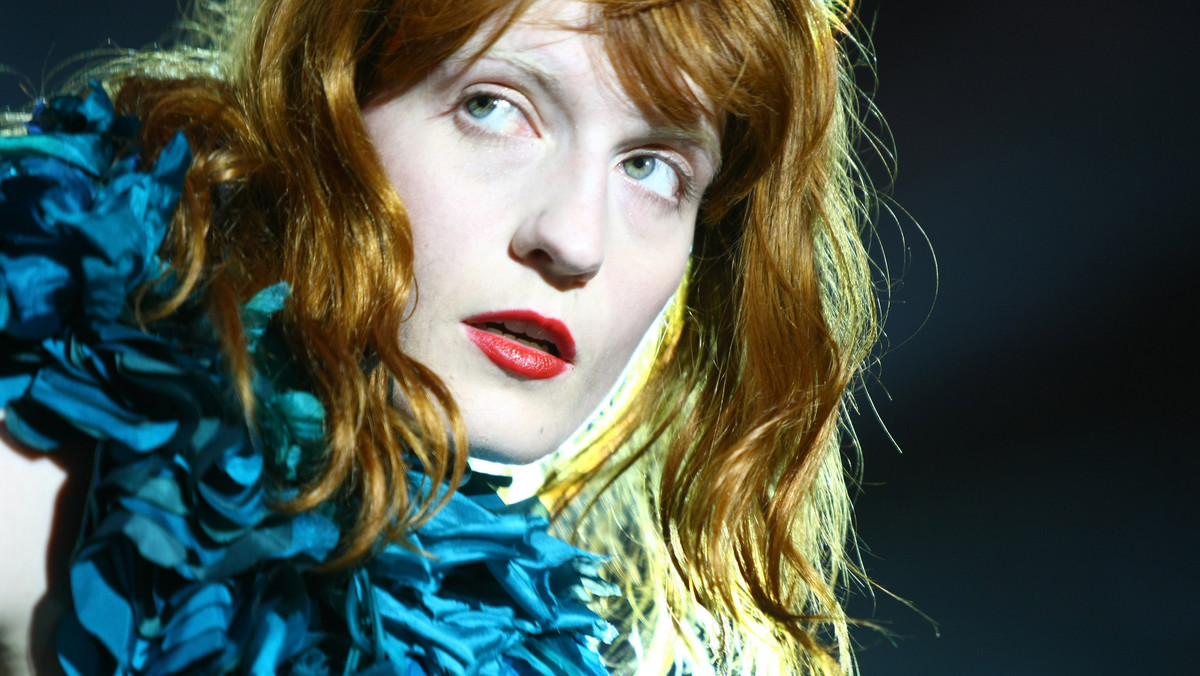 Florence Welch stojąca na czele projektu Florence And The Machine niemal straciła prawą nogę przez swojego dawnego chłopaka.