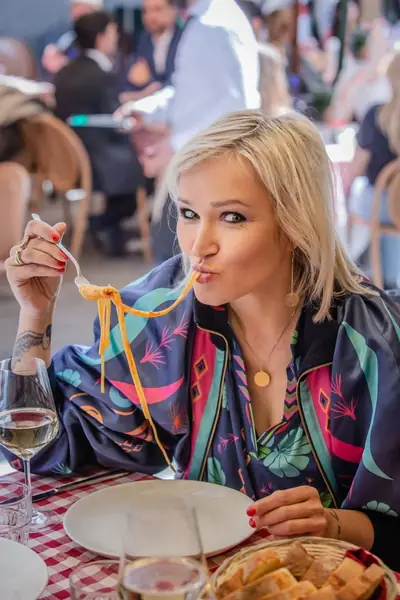 &quot;Ceny w barach czy restauracjach są zbliżone do polskich&quot;