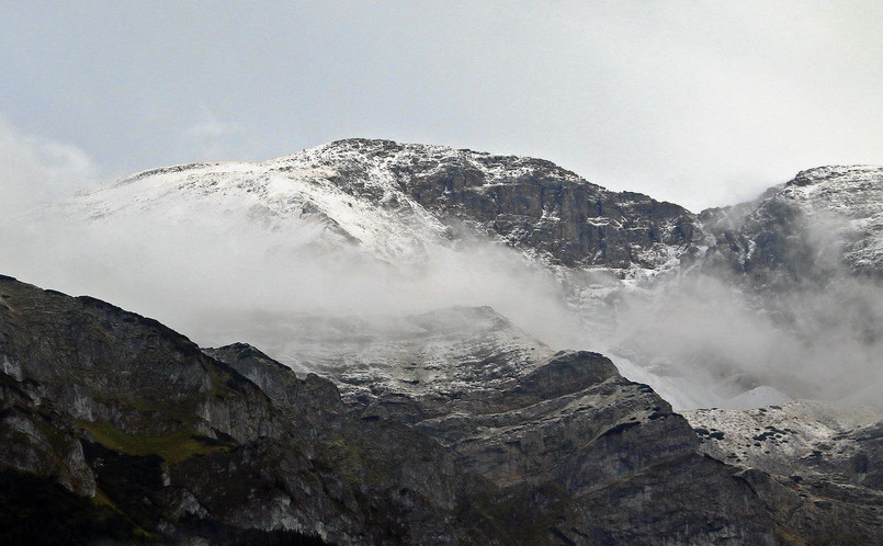 Tatry pod cienką warstwą śniegu