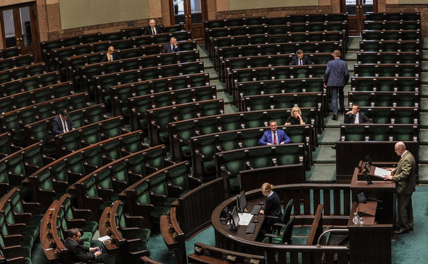 Sejm: Służby będą miały więcej czasu na sprawdzanie azylantów