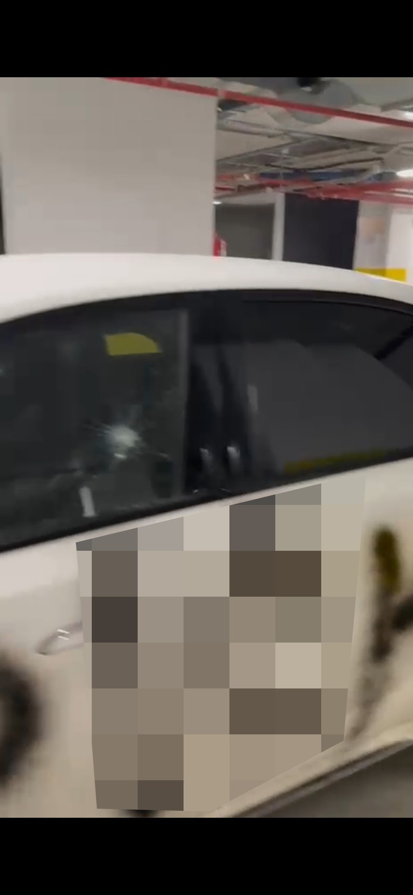 Demoliran auto u Beogradu