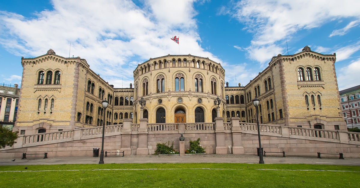 Boligskandale i Norge.  Saken endte med at parlamentssjefen trakk seg