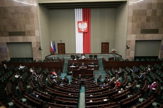 Czy napaść Rosji na Ukrainę uzasadnia zmianę w konstytucji?