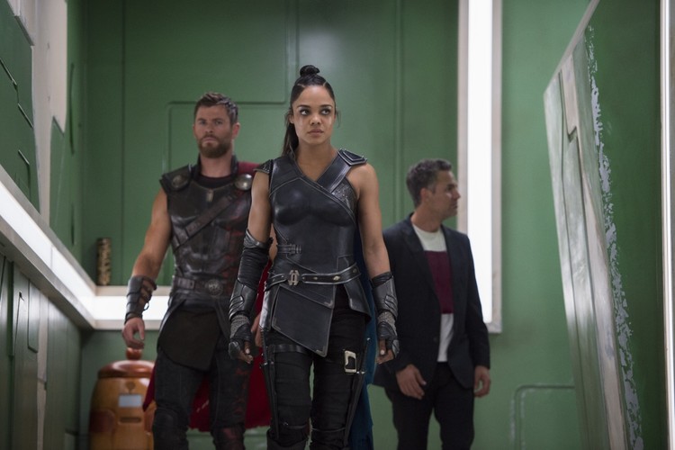 Chris Hemsworth, Tessa Thompson oraz Mark Ruffalo w filmie 'Thor: Ragnarok'. Polska premiera 25 października 2017 roku