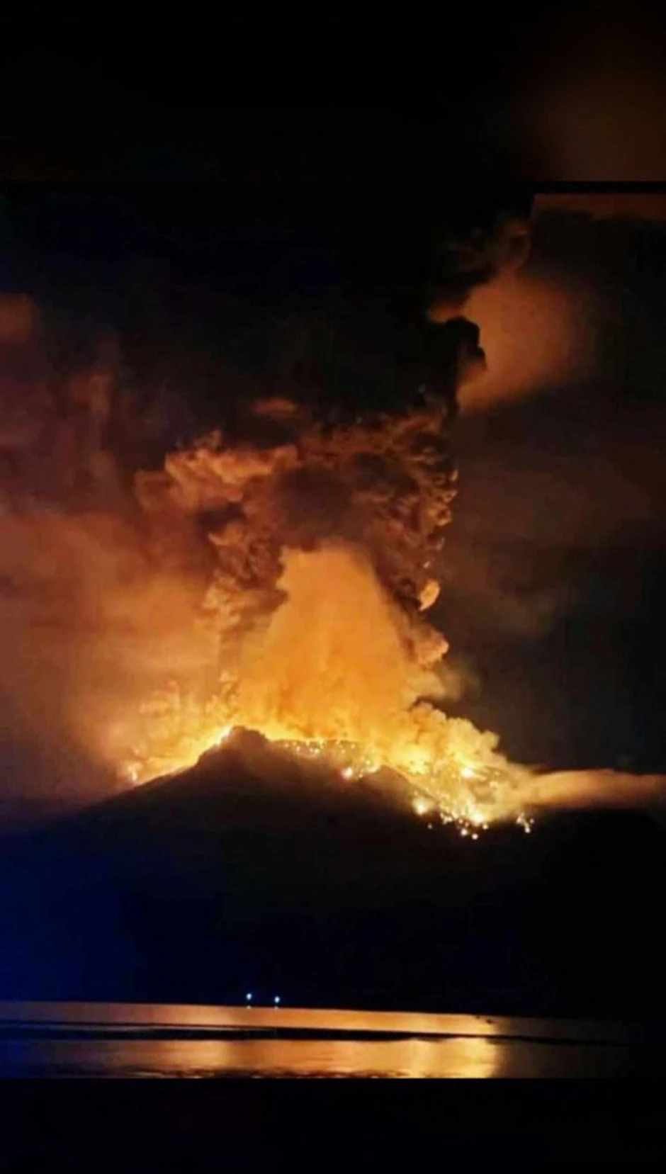 Erupcija vulkana Ruang, Indonezija, 17. aprila
