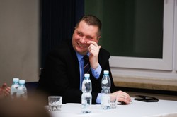 Czarnek o przepychankach w PiS. "Morawiecki odejdzie? Dokąd? Do Senyszyn?"