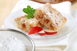 Ovo je NAJBRŽI KOLAČ na svetu: Pravi se za 5 minuta, potrebne su vam SAMO 2 JABUKE, ostale sastojke već imate u kuhinji